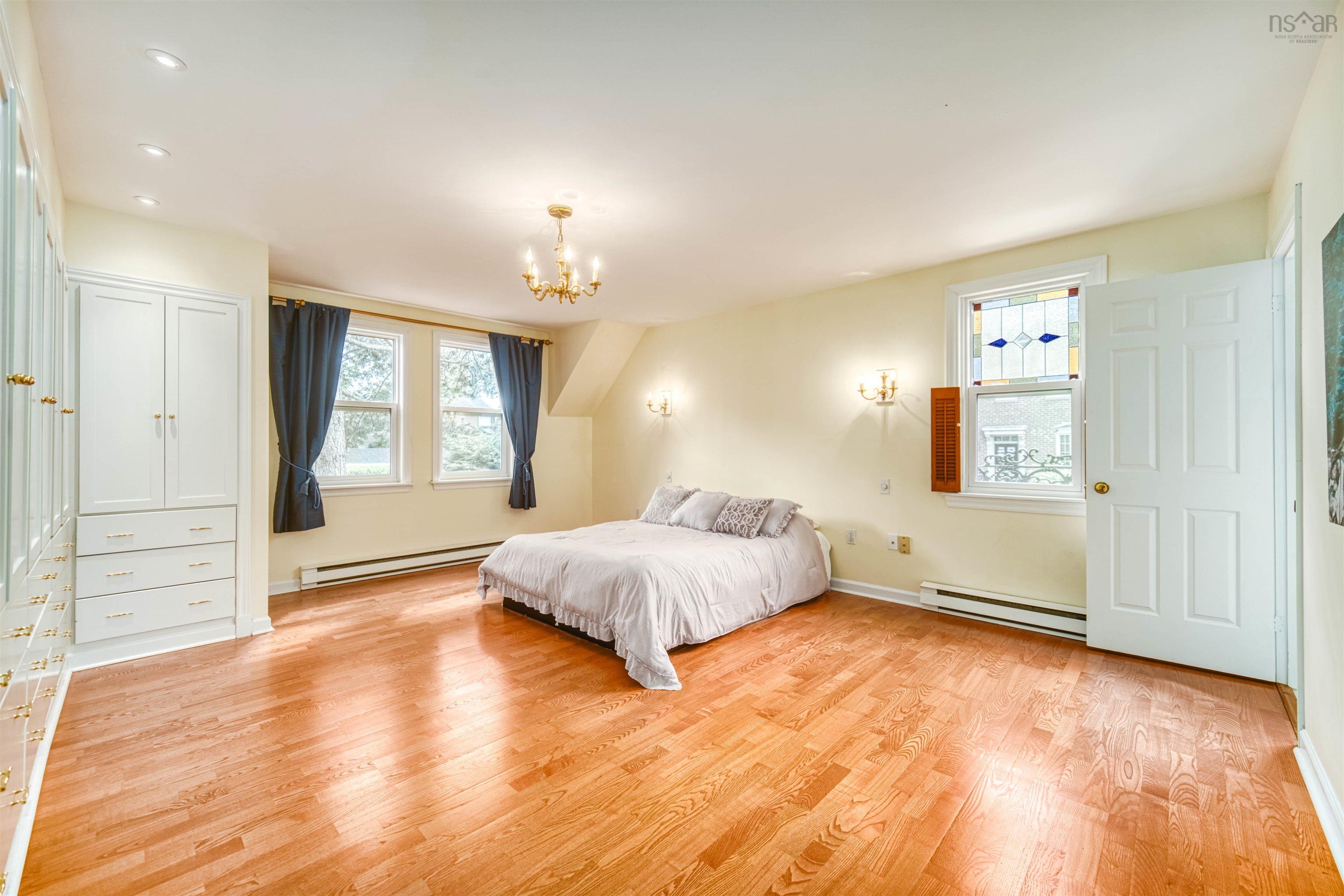 Halifax, Nova Scotia, B3H 4M1, CA, 3 Bedrooms Bedrooms, ,2.5 BathroomsBathrooms,Residential,For Sale,1484317